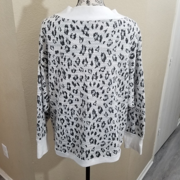 Vince Camuto animal print‎ size Medium - Picture 3 of 8